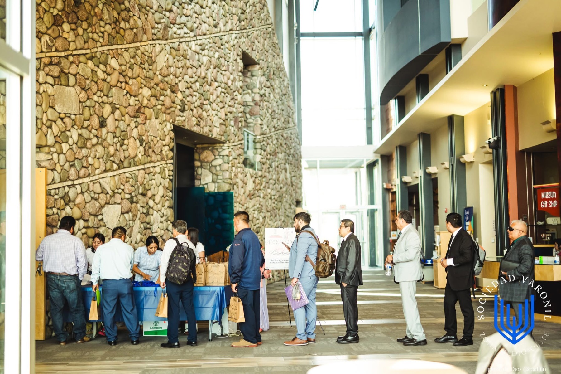 Registro y bienvenida durante una reunión ministerial de la Zona Medio-Oeste